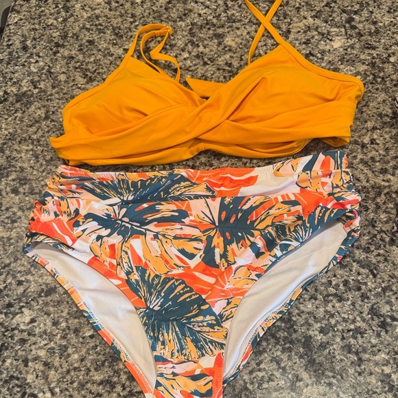 Floral and Striped Tummy Control High Waisted Women’s Swimsuits size XL - Picture 2 of 8